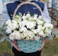 Композиция  в корзине «Самой очаровательной»